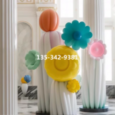 多姿多彩的玻璃钢彩绘花朵雕塑定制咨询电话