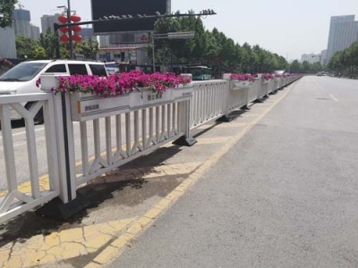 自贡市政道路护栏花箱隔离报价