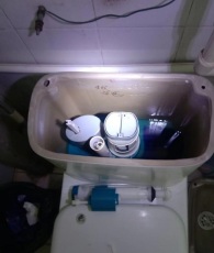 疏通马桶本月有优惠 通厕所 抽粪池 换水管
