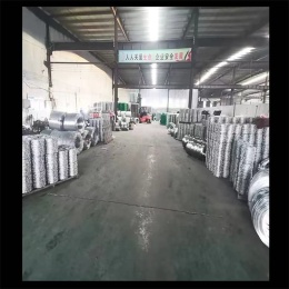 新疆现货刺铁丝厂家乌鲁木齐道路养护钢丝网