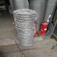 新疆现货钢丝刺绳厂家乌鲁木齐铁丝网围栏