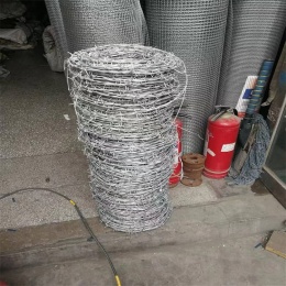 新疆现货钢丝刺绳厂家乌鲁木齐铁丝网围栏