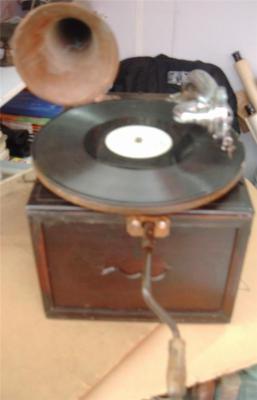 上海老唱片回收 老录音机 老磁带 老唱片机
