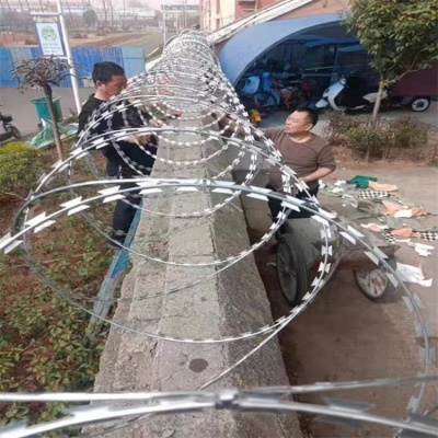 北京现货刺丝滚笼厂家西城围墙防爬刺安全防