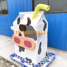 武汉乳业广告卡通牛奶盒模型雕塑定制哪家好