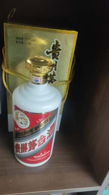 哈尔滨市本地老装轩尼诗李察酒瓶回收大概多少钱