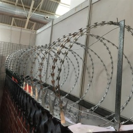山东现货边境防护网厂家供应青岛刀刺滚笼