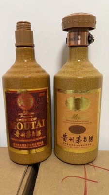 双鸭山市本地50年茅台酒瓶回收什么价