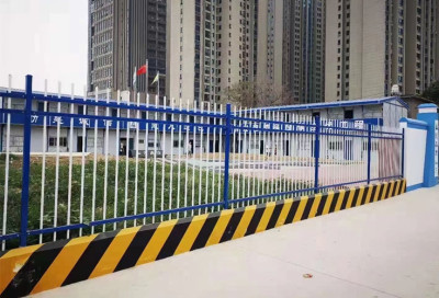 重庆锌钢防护栅栏 铁艺围墙护栏 厂区防护栏