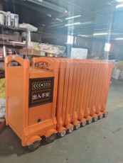 停車場伸縮門 雙開伸縮門 懸浮門
