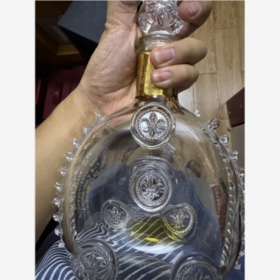 广州新城30年麦卡伦酒瓶回收月度评述