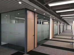 謝崗正規(guī)的鋼化玻璃隔斷 辦公室裝修工程