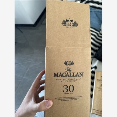 清远百乐廷空酒瓶回收转身玻璃重生