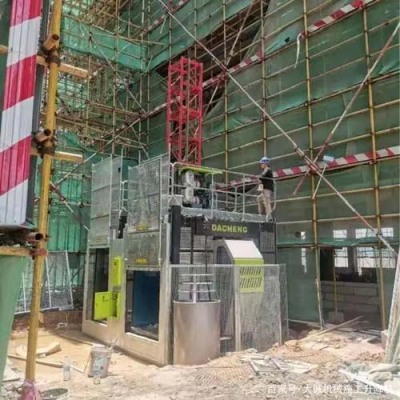 东莞莞城规模大的施工升降机出租价格费用
