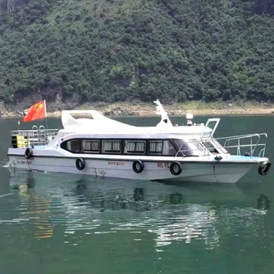 豪华游艇多人景区乘坐观光艇