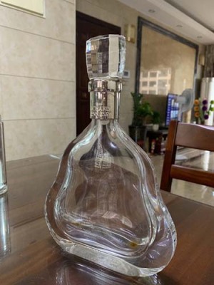 深圳25年麦卡伦酒瓶回收多少钱一个