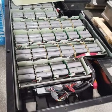 玄武区专业回收退役汽车电池 汽车底盘电池