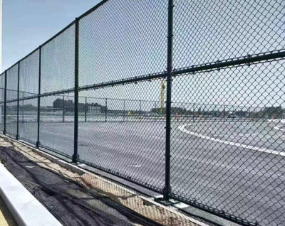 重庆运动场地金属围栏 体育场防护网 菱形网