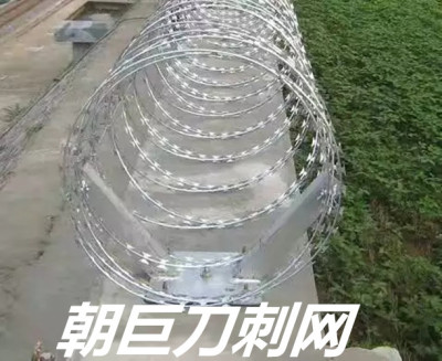 重庆住宅小区围墙刀刺网 热镀锌刀片刺网