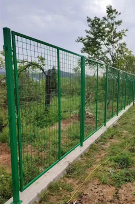 重庆浸塑焊接网 高速公路护栏网 水库防护网