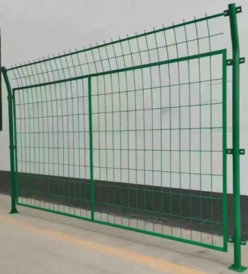 重庆浸塑焊接网 高速公路护栏网 水库防护网