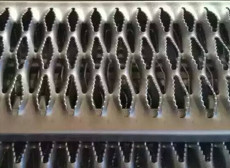 重庆鳄鱼嘴防滑板 热镀锌鳄鱼嘴踏步板