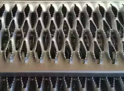 重庆鳄鱼嘴防滑板 热镀锌鳄鱼嘴踏步板