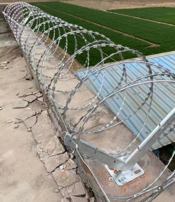 重庆刀片刺绳 监狱焊接刺网 防攀爬带刺滚笼