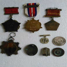 老徽章常年收购 镇江旧像章回收