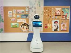 提炼科梦奇迎宾机器人特点，互动性、表情丰富度及团队实力如何