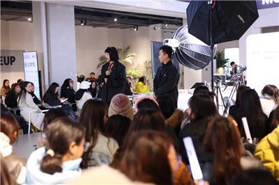 探寻想找创业扶持的美睫培训、零基础学美业及沟通接单技巧培训哪家好