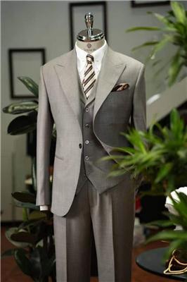 探寻不会用机器成衣冒充手工的新郎礼服定制，八百多起、半成品试穿店推荐