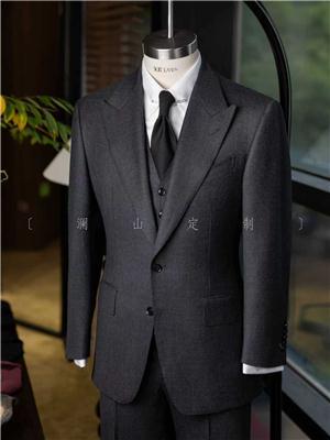 探寻职场穿的衬衫去哪里定制，分享高性价比定制品牌