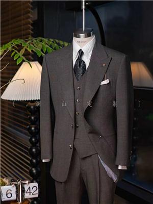 专业裁剪显匠心、高效服务省时间、优质面料保舒适——职场衬衫定制靠谱推荐