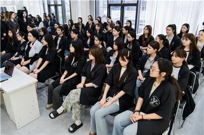 剖析佐依化妆培训，课程合理性、行业资源与口碑，哪家性价比高？