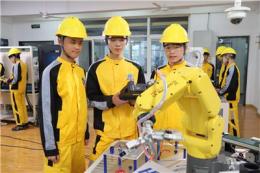 辨析哪里能学PLC和变频器调试，文山PLC培训学校选哪家