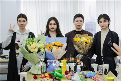 分析佐依化妆培训发展前景，课程研发团队实力与创业指导专业度